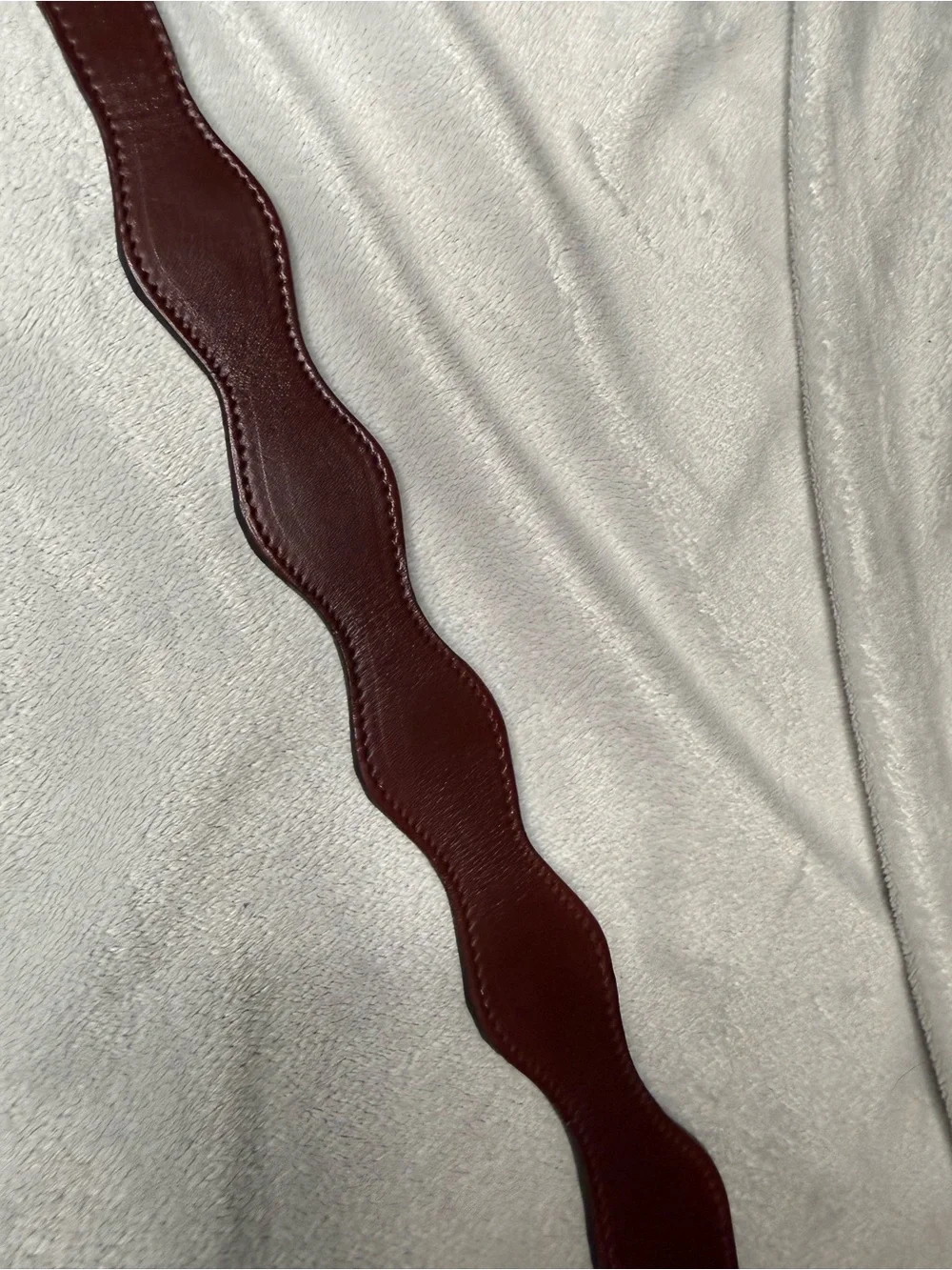 Vintage Dun Dee scalloped leather belt in a deep burgundy/maroon size 34